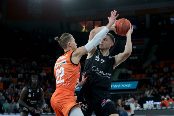 他还曾出资 他还曾出资